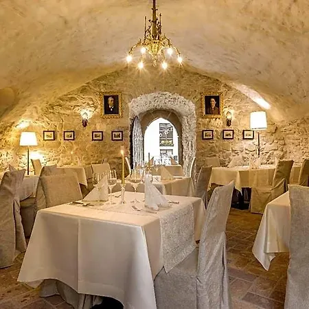 Aparthotel Zamek Karpniki Schloss Fischbach 4*