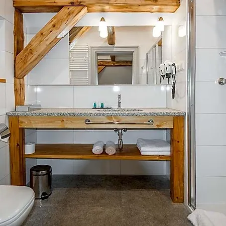 Aparthotel Zamek Karpniki Schloss Fischbach