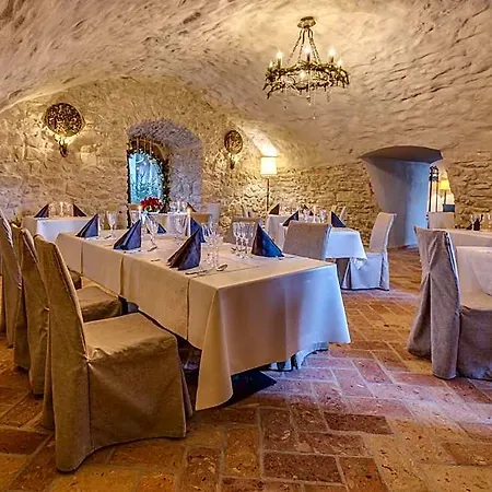 Aparthotel Zamek Karpniki Schloss Fischbach 4*