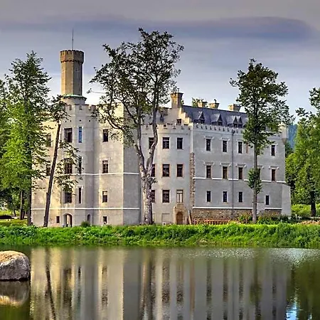 Aparthotel Zamek Karpniki Schloss Fischbach