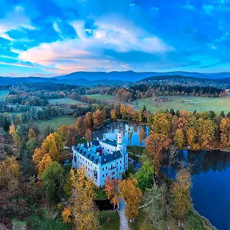 Aparthotel Zamek Karpniki Schloss Fischbach